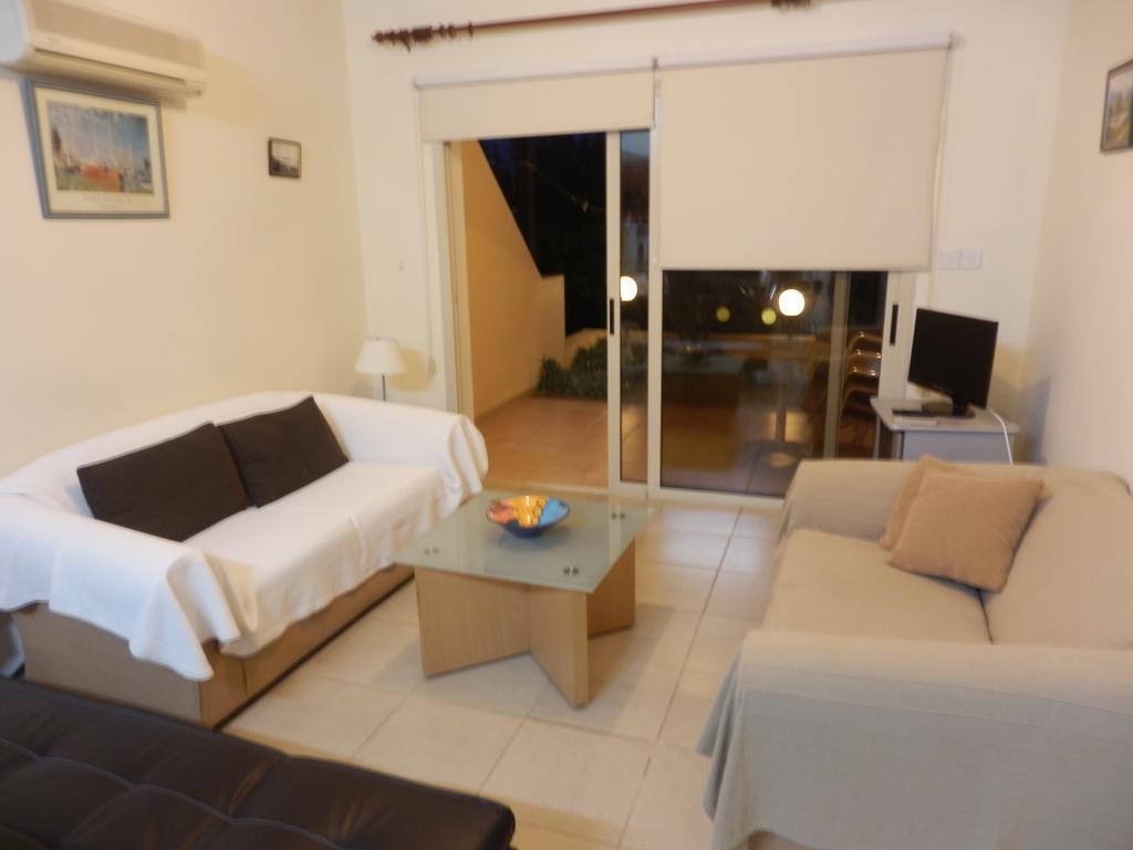 Byreva Apartments 파포스 객실 사진