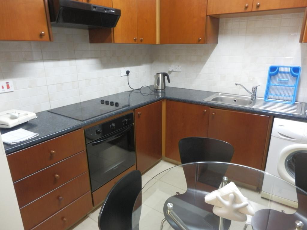 Byreva Apartments 파포스 객실 사진