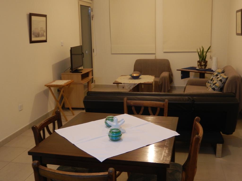 Byreva Apartments 파포스 객실 사진
