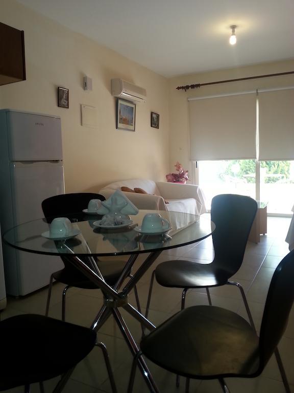 Byreva Apartments 파포스 객실 사진