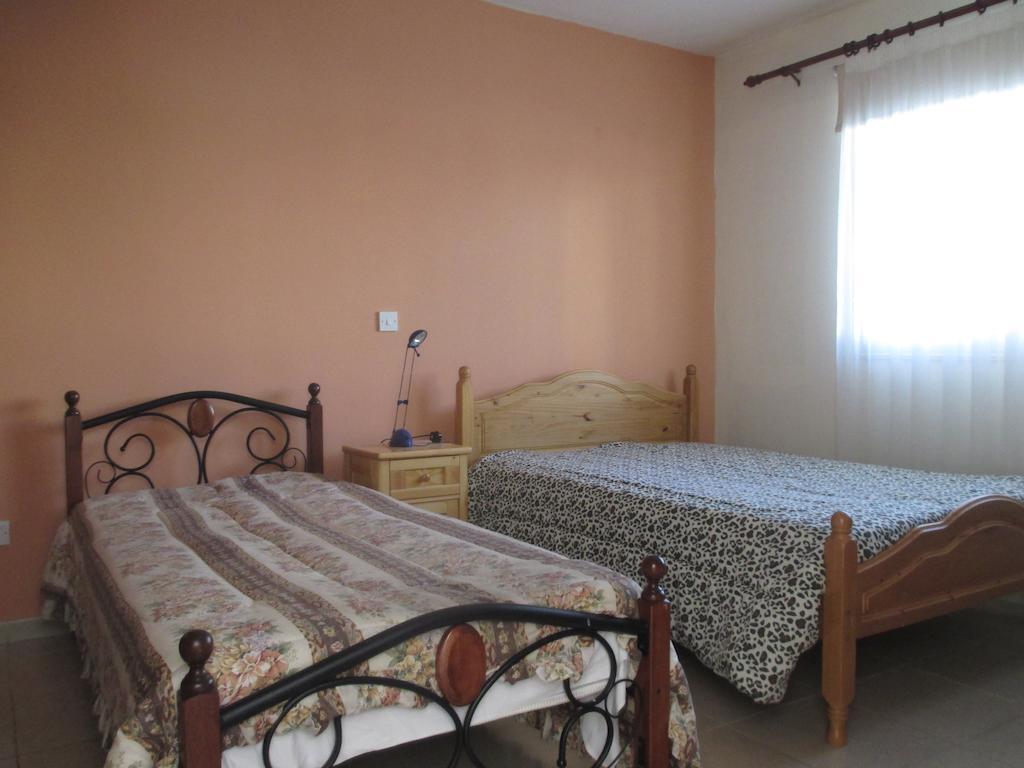 Byreva Apartments 파포스 객실 사진