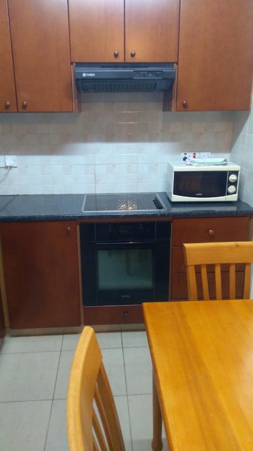 Byreva Apartments 파포스 외부 사진